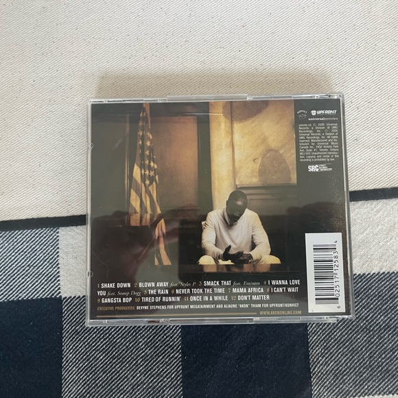 Akon Konvicted - Picture 4 of 5